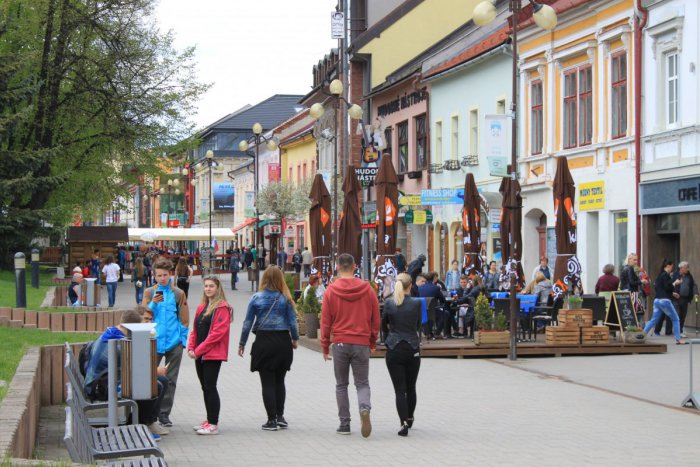 Ilustračný obrázok k článku Cez víkend zaprší, ale teplo sa blíži: Dáždniky postupne nahradia slnečné okuliare