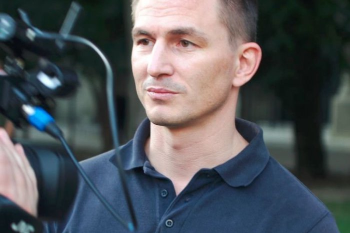 Ilustračný obrázok k článku Najprv sa neskrýval, potom ukrýval: Brata známej moderátorky chytili rakúski policajti, vraj bol iba na liečení