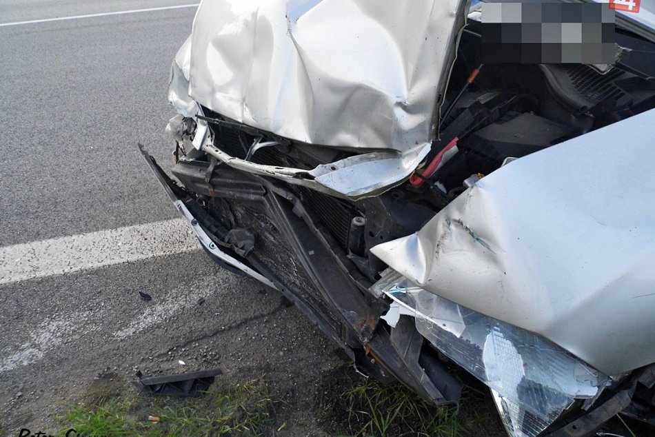 Ilustračný obrázok k článku Opel prešiel do protismeru a prišiel náraz. Na ceste medzi Bystricou a Donovalmi až traja zranení!