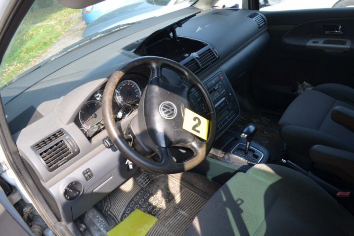 Ilustračný obrázok k článku Auto nie je výklad. Mnohí vodiči na to však stále zabúdajú