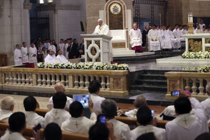 Ilustračný obrázok k článku Nevídaný úspech: V zbore pre pápeža bude spievať Slovák!