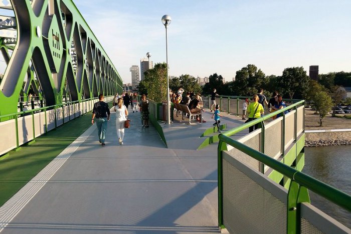 Ilustračný obrázok k článku Stanú sa z výklenkov na Starom moste obľúbené miesta nočných žúrok?