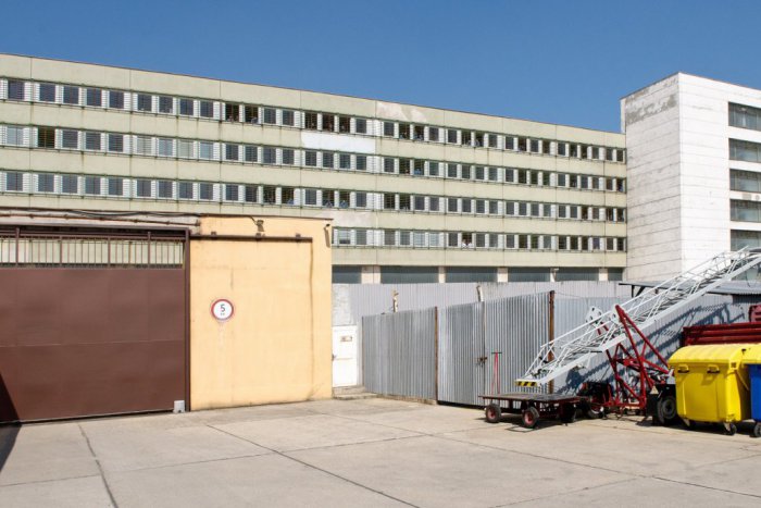 Ilustračný obrázok k článku Skúška dospelosti na naozaj nevšednom mieste: Pri Trnave sa maturuje vo väznici