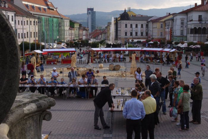 Ilustračný obrázok k článku Festival umenia a dizajnu v Bystrici s nabitým programom: Dara Rolins, míľa mestom aj viacero noviniek!