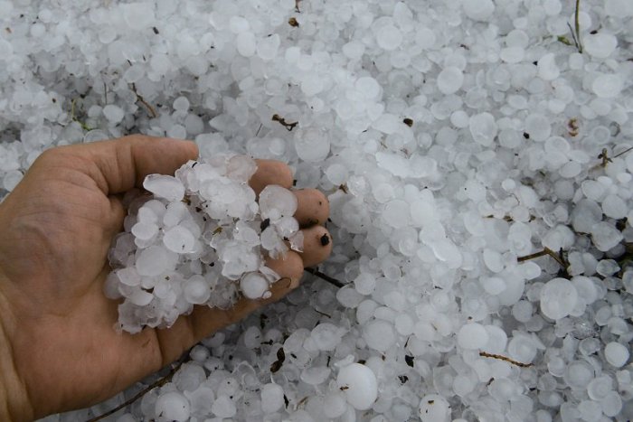 Ilustračný obrázok k článku Brezniansky okres varujú pred krupobitím. Pripravte sa na poriadne divoké počasie