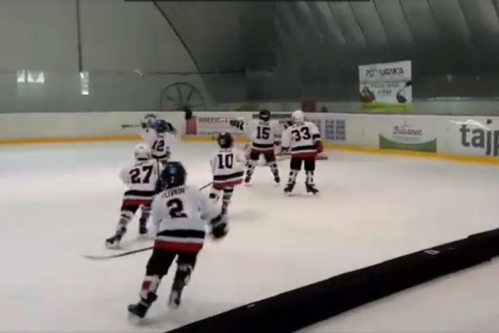 Ilustračný obrázok k článku V Nitre vyrastajú malí majstri: Pozrite si nefalšovanú radosť hokejových drobcov