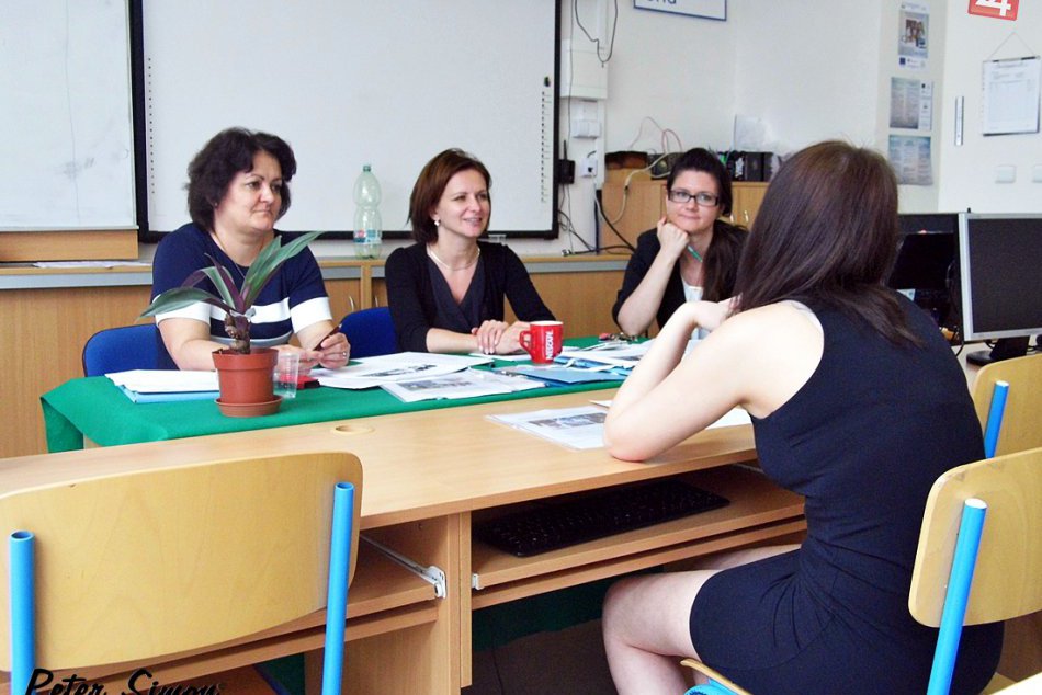 Ilustračný obrázok k článku Boli sme pri tom: Maturity na rožňavskom gymnáziu v plnom prúde, FOTO