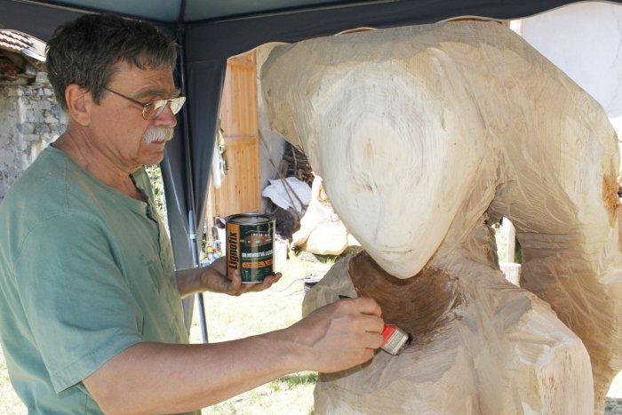 Ilustračný obrázok k článku Tvoria sochy pílou