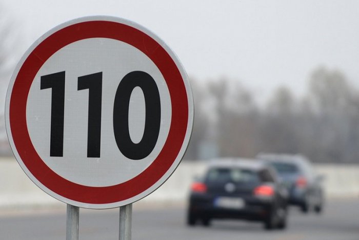 Ilustračný obrázok k článku Pre nehodu bude na D1 pred odpočívadlom Hrádok až do 18.00 obmedzená doprava