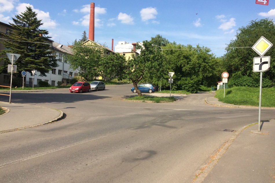 Ilustračný obrázok k článku FOTO: Nebezpečná cesta pri zvolenskej nemocnici: Chýba priechod pre chodcov!