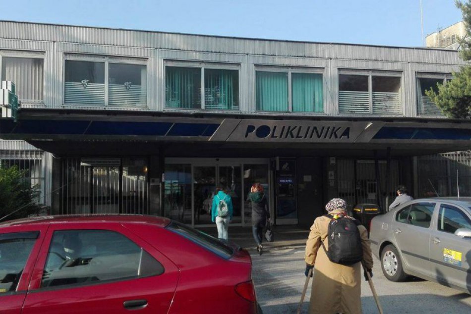 Ilustračný obrázok k článku Na Kramároch viac ako 3 týždne nefungovali výťahy. Imobilní boli odkázaní na schody