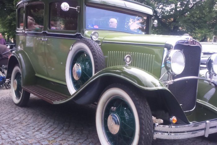 Ilustračný obrázok k článku Retronádhera v Spišskej: Do mesta dorazili autá, aké bežne nestretnete! FOTO