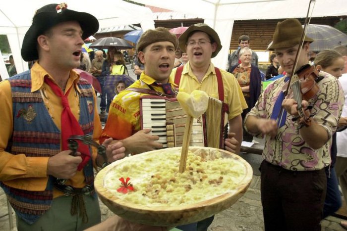 Ilustračný obrázok k článku TIP NA VÍKEND? Deň detí naprieč krajinou, Terchová s chuťou bryndzových halušiek