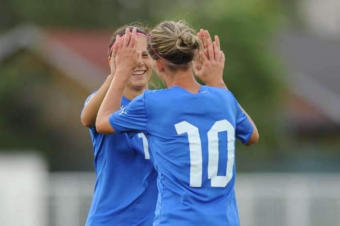 Ilustračný obrázok k článku Futbalistky nezaháľajú, čaká ich ďalší zraz: Opäť s hráčkami zo Zámkov