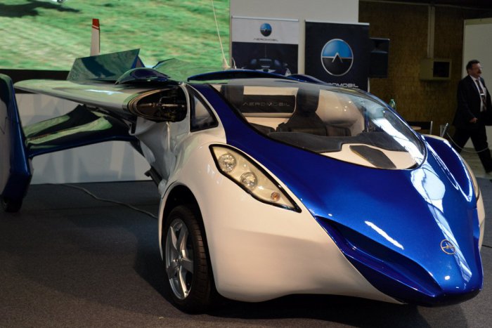 Ilustračný obrázok k článku Veľké novinky z dielne Aeromobilu: Lietajúce auto chcú vyrábať sériovo