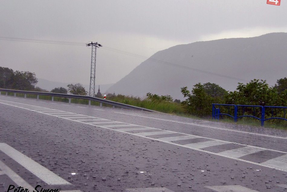 Ilustračný obrázok k článku Meteorológovia na Gemeri zaznamenali prvú tohtoročnú búrku