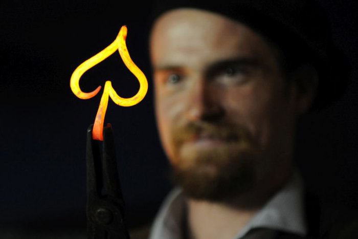 Ilustračný obrázok k článku Poštárov nahradia drony, na rande vás odvezie auto bez šoféra. Ktorým profesiam zvoní umieračik?