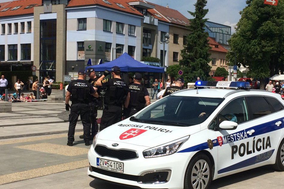 Ilustračný obrázok k článku VIDEO: Na zvolenskom námestí zasahovala polícia. Zábery priamo z miesta!