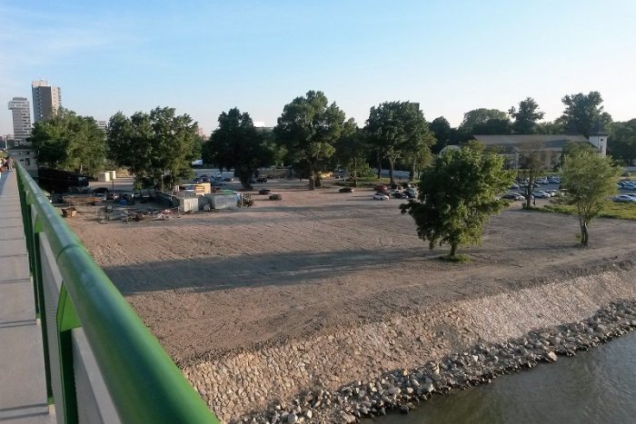 Ilustračný obrázok k článku Čo vyrastie na mieste bývalého staveniska pod Starým mostom?