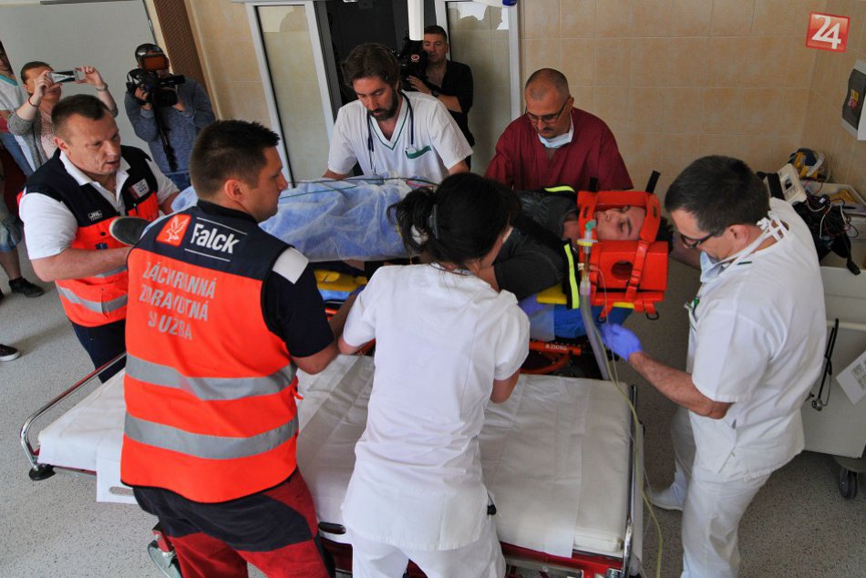 Ilustračný obrázok k článku Poľadovicu pocítili aj na bystrickom urgente. Sanitkou priviezli desiatky pacientov