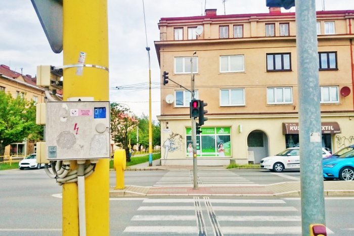 Ilustračný obrázok k článku Nevidiacim pomôže, v noci však obyvateľom lezie na nervy: Hovoriaci semafor v Prešove je pod paľbou kritiky