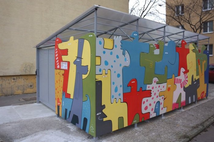 Ilustračný obrázok k článku Fantázia na nečakanom mieste. Odpadky ukryté pod farebnou mozaikou