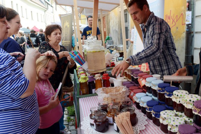 Ilustračný obrázok k článku Obľúbený remeselný trh je späť. Zvolenčanov láka na raw čokoládu aj ďalšie dobroty