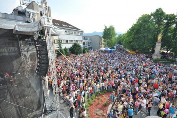 Ilustračný obrázok k článku Jarmok nie je len zábava: POZOR na zlodejov a dopravné obmedzenia