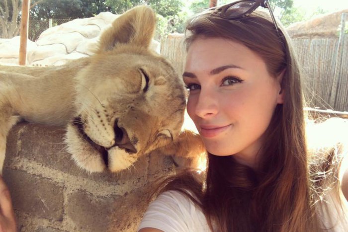 Ilustračný obrázok k článku Raňajky v Miláne, obed v Londýne a večera? Bystričanke Mati učaroval svet v oblakoch