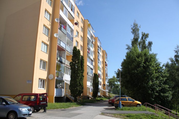 Ilustračný obrázok k článku Erbium je jediné bez parkoviska: Obyvatelia bytového domu každodenne riskujú svoje zdravie a majetok