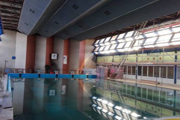 Ilustračný obrázok k článku Skvelá správa pre Brezňanov: Plaváreň v meste je konečne otvorená!