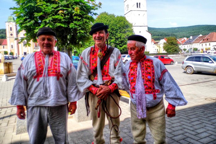 Ilustračný obrázok k článku FOTO: Pohorelskí kosci prišli do Rožňavy štýlovo, takýto majú pre nás odkaz