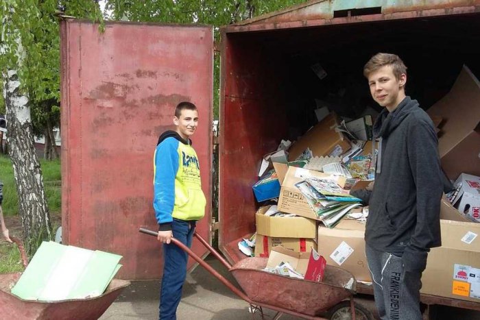 Ilustračný obrázok k článku Školy vyzbierali viac ako 1500 ton odpadu: Žiaci tak zachránili 25 000 stromov pred výrubom!