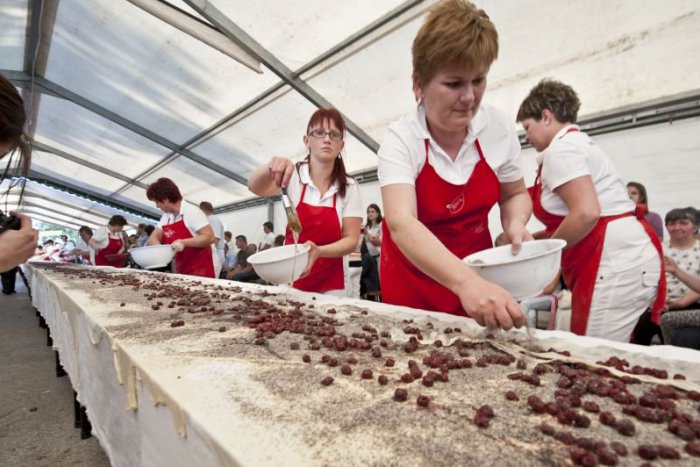 Ilustračný obrázok k článku TIP NA VÍKEND: Pokus o štrúdľový rekord i majstrovská partička šach-mat