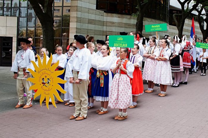 Ilustračný obrázok k článku Počasie praje prechádzkam i kultúre. Vyberte si zo zaujímavej ponuky počas pracovného týždňa