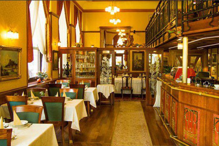 Ilustračný obrázok k článku Veľké diela spisovateľov vznikli neraz pri malom stolíku kaviarne