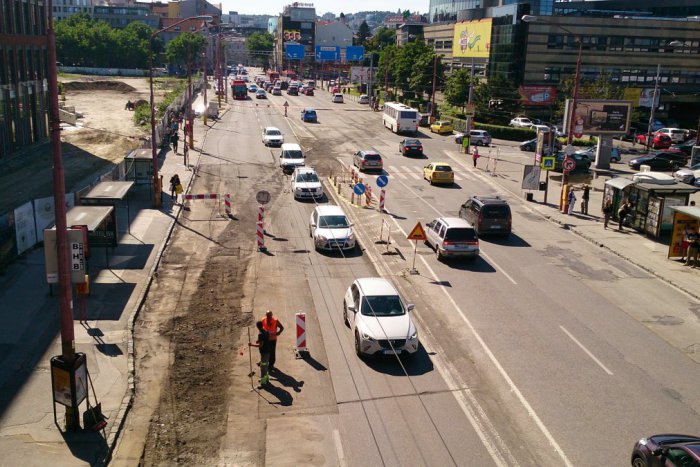 Ilustračný obrázok k článku Nebezpečné koľajnice pred autobusovou stanicou sú už minulosťou