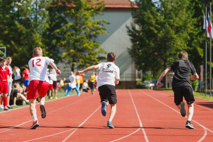 Ilustračný obrázok k článku K multifunkčnému ihrisku pribudol v Gymnáziu J. Lettricha tartanový ovál