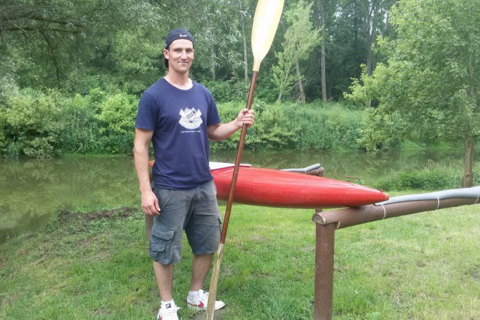 Ilustračný obrázok k článku Kapitán hokejistov vymenil hokejku za pádlo a varechu: Bude z neho vodák?