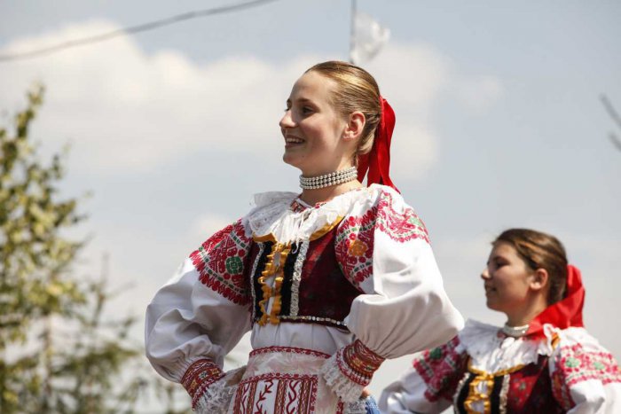 Ilustračný obrázok k článku Hlavná ulica v Košiciach ožila folklórom: Tancovali starí, mladí i deti! FOTO