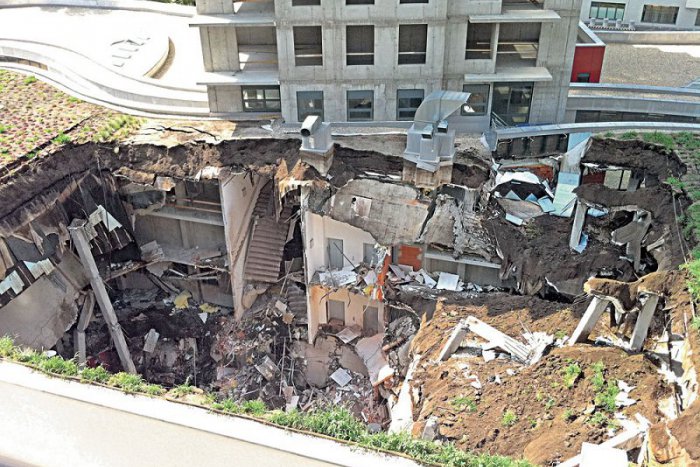 Ilustračný obrázok k článku Statik Ján T. sa pre pád strechy Trinity pred súd postaví v máji