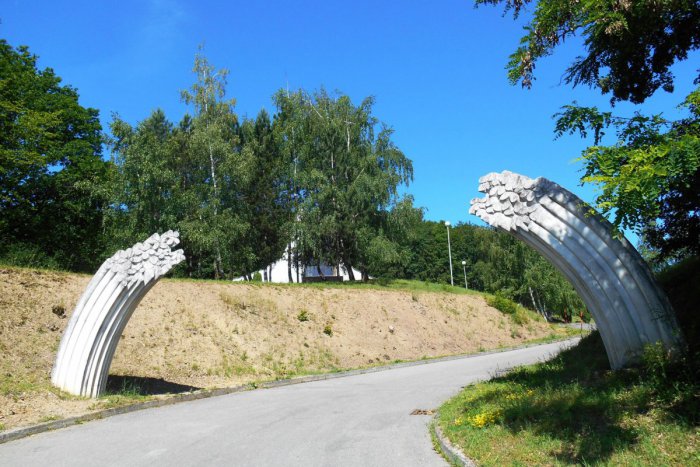 Ilustračný obrázok k článku Rozširovanie bystrického centrálneho cintorína. Kde pribudnú stovky nových hrobových miest?