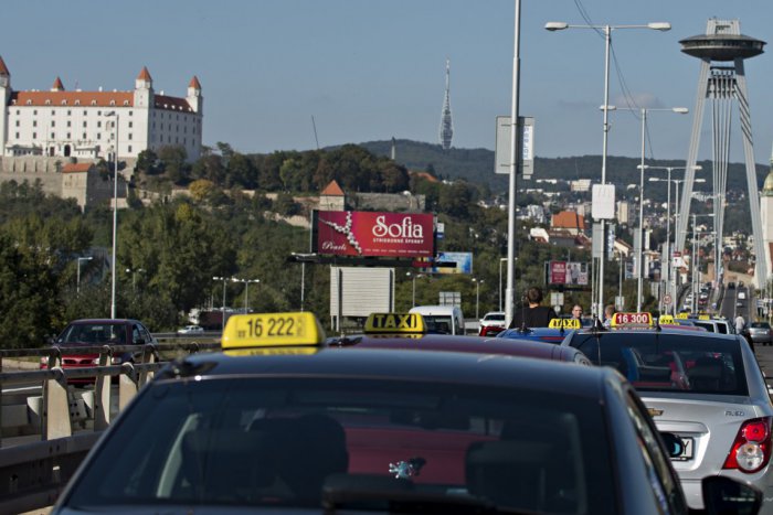 Ilustračný obrázok k článku Nespokojní taxikári chystajú ďalší protest. Budú jazdiť po obchvate