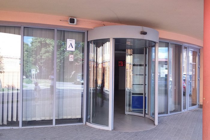 Ilustračný obrázok k článku Na úrade práce v Spišskej zaviedli novinku: Vychytávka, s akou sa môžete stretnúť v banke