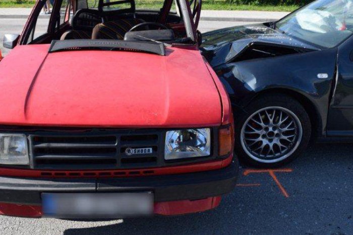 Ilustračný obrázok k článku Tragická nehoda neďaleko Liptovského Mikuláša: Vodička (81) zraneniam v sanitke podľahla