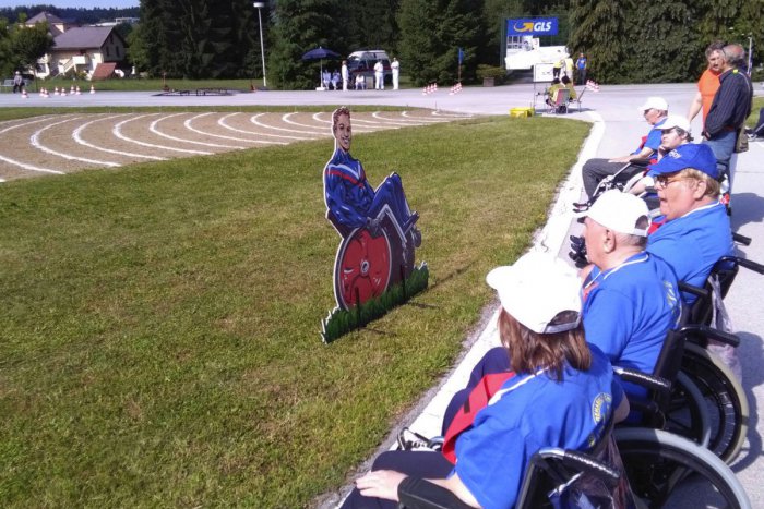 Ilustračný obrázok k článku Veľké športové zápolenie v Kováčovej. Sily si merajú aj paralympionici, lákadlom Cmorík