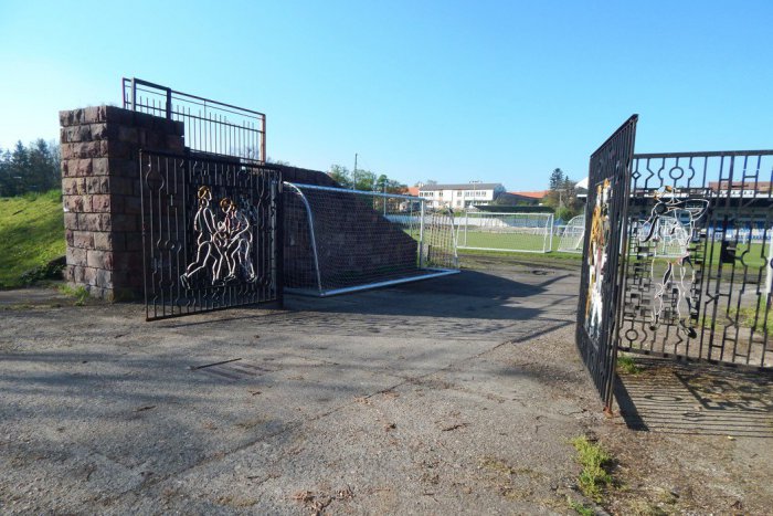 Ilustračný obrázok k článku Žiarsky štadión ako ho poznáme zrovnávajú so zemou: Kedy bude všetko hotové?