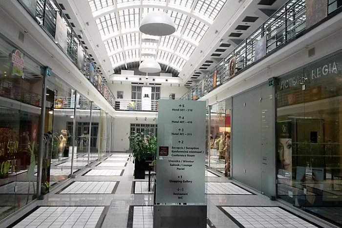 Ilustračný obrázok k článku Bratislavské pasáže - luxusné výklady či miesta, kde to žije?