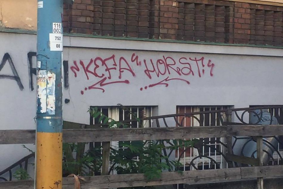 Ilustračný obrázok k článku Za jednu noc 43 budov! V Bratislave vyčíňa sprejerská skupina. Ničia všetko, čo im príde do cesty