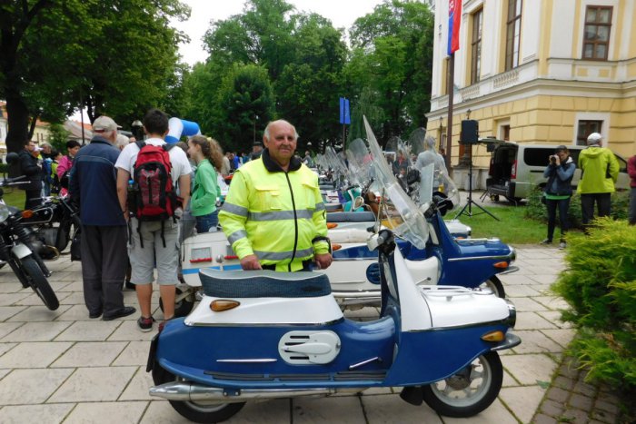 Ilustračný obrázok k článku Na cesty vyráža naozaj štýlovo: František brázdi ulice Spišskej na parádnom stroji, FOTO